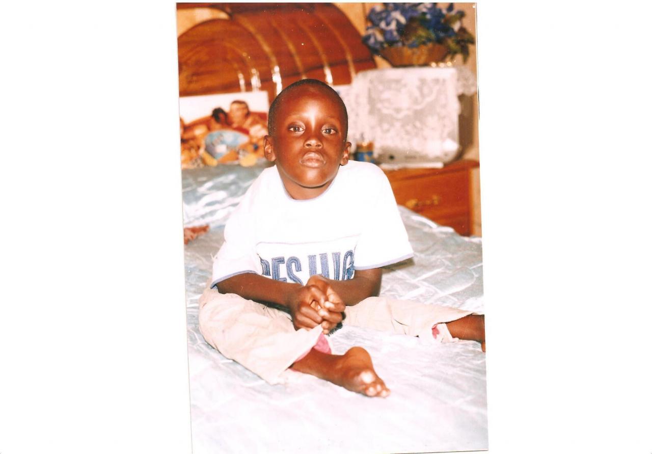 photo kebe  achat d'une table/ fauteuil roulant